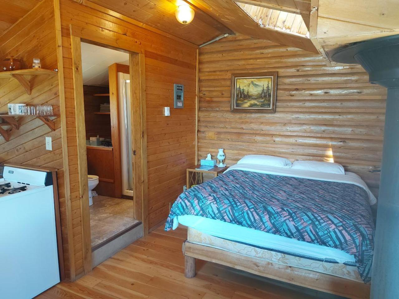 Escott Bay Resort Anahim Lake Εξωτερικό φωτογραφία